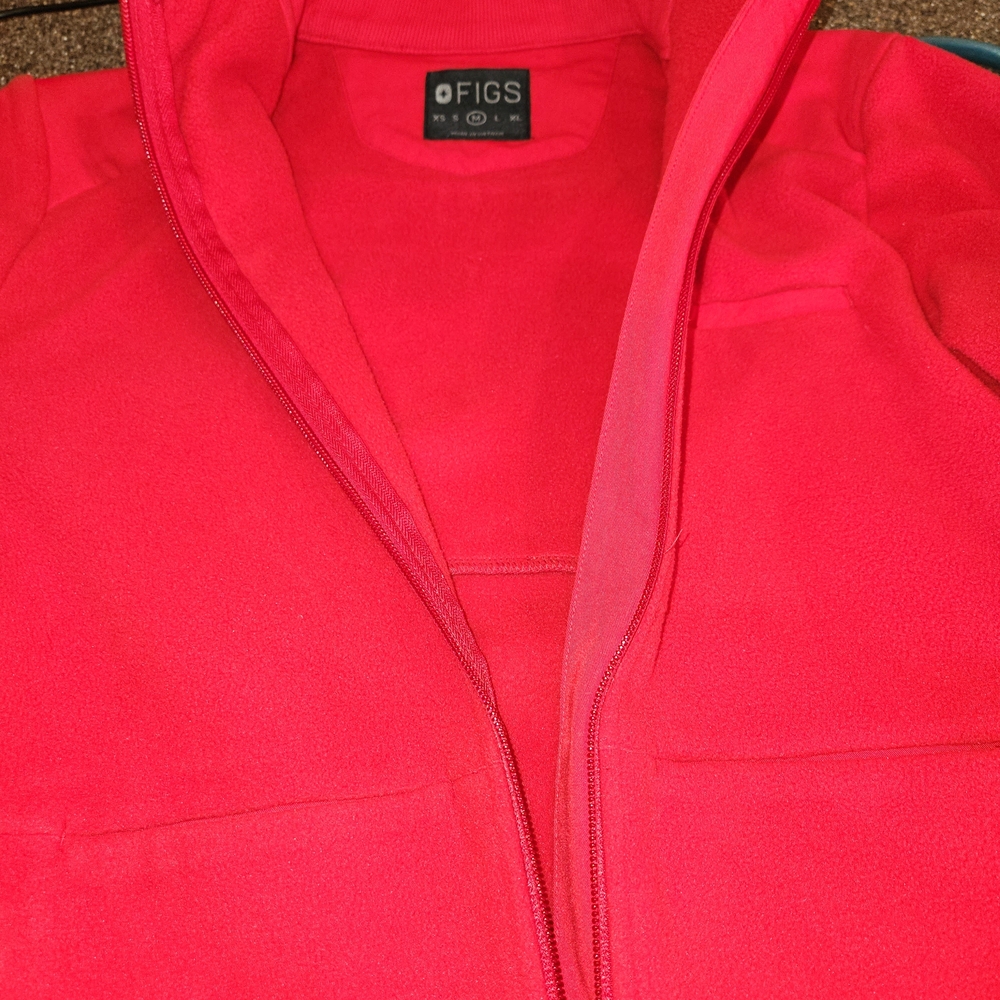 FIGS Vibrant Red On Shift Full Zip Fleece Jacket Size M 7 Pockets Mock Neck Soft - Picture 11 of 16